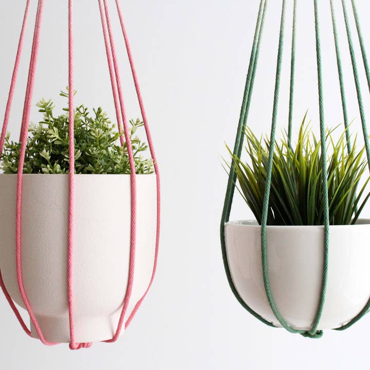 Small Macrame Plant Hanger, no fees/tariffs to USA* for wholesale by Freefille Market