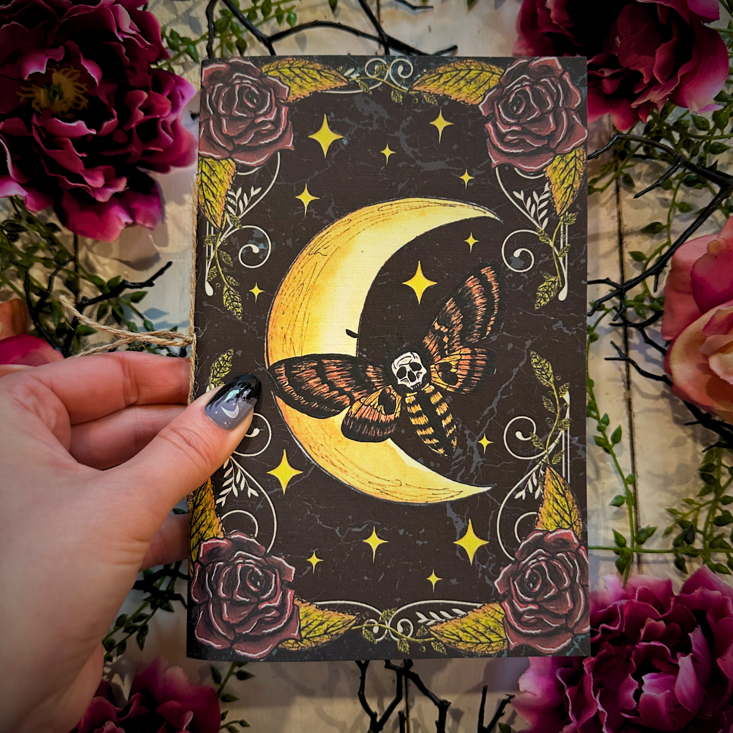 NOMAD Moon Magic - Vendita all'ingrosso Diari/agende - Diario estetico vintage fatto a mano, Witchy Death Moth Moon1