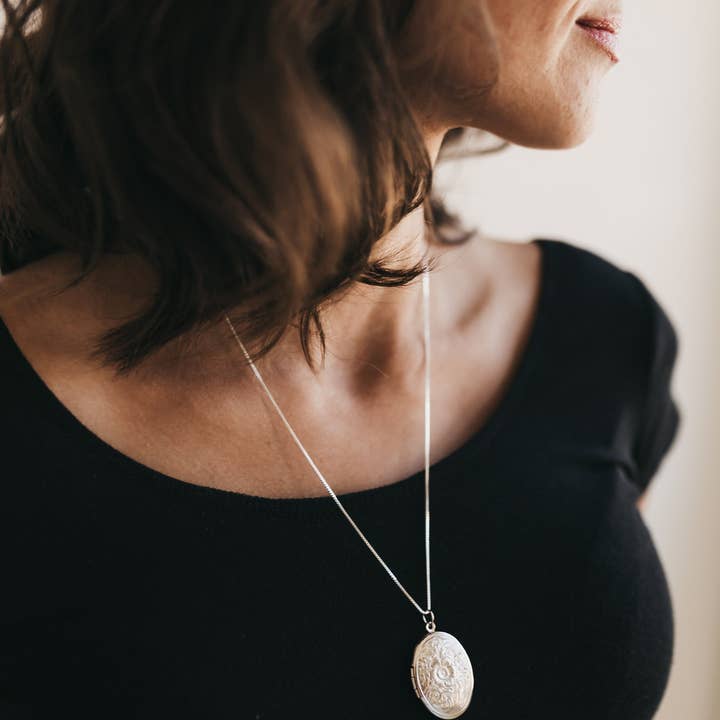 Sydney Rose Co. - Wholesale Locket Necklace - Secret Garden Oval Locket ( Silver)4