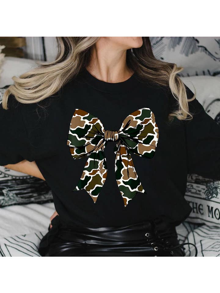 NVC Ecommerce LLC – Großhandel T-Shirt (Grafikdruck) – Damen – Camo Coquette Bow Shirt, Camo Bow Sweatshirt für Mädchen2