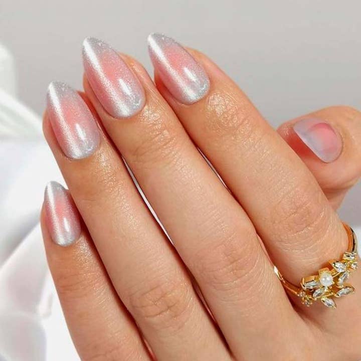 Cyber Bloom • Kurze Mandel für den Großhandel von MoYou London