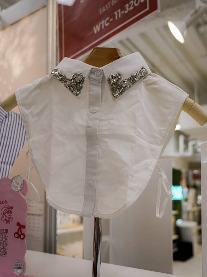 COLLIER BIJOU BLANC pour la vente par Summer Tees