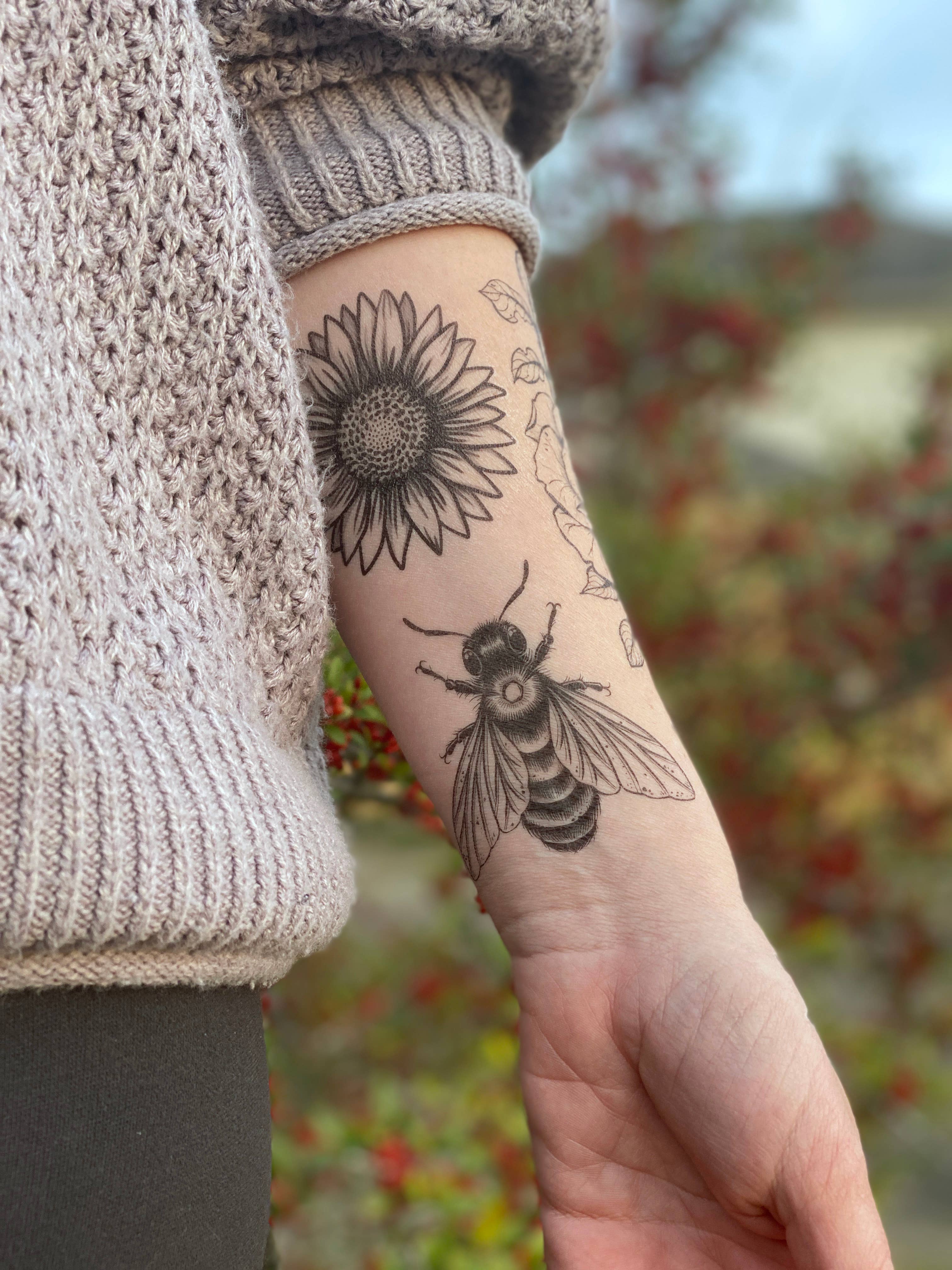NatureTats - Wholesale Temporary Tattoo - Big Bee Temporary Tattoo8