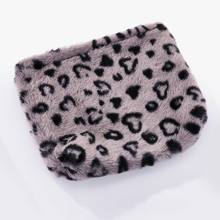 Leopard print faux fur pouch CY225-228JH and other Purchase Wholesale jonc. Free Returns & Net 60 Terms on Faire trending on Faire.