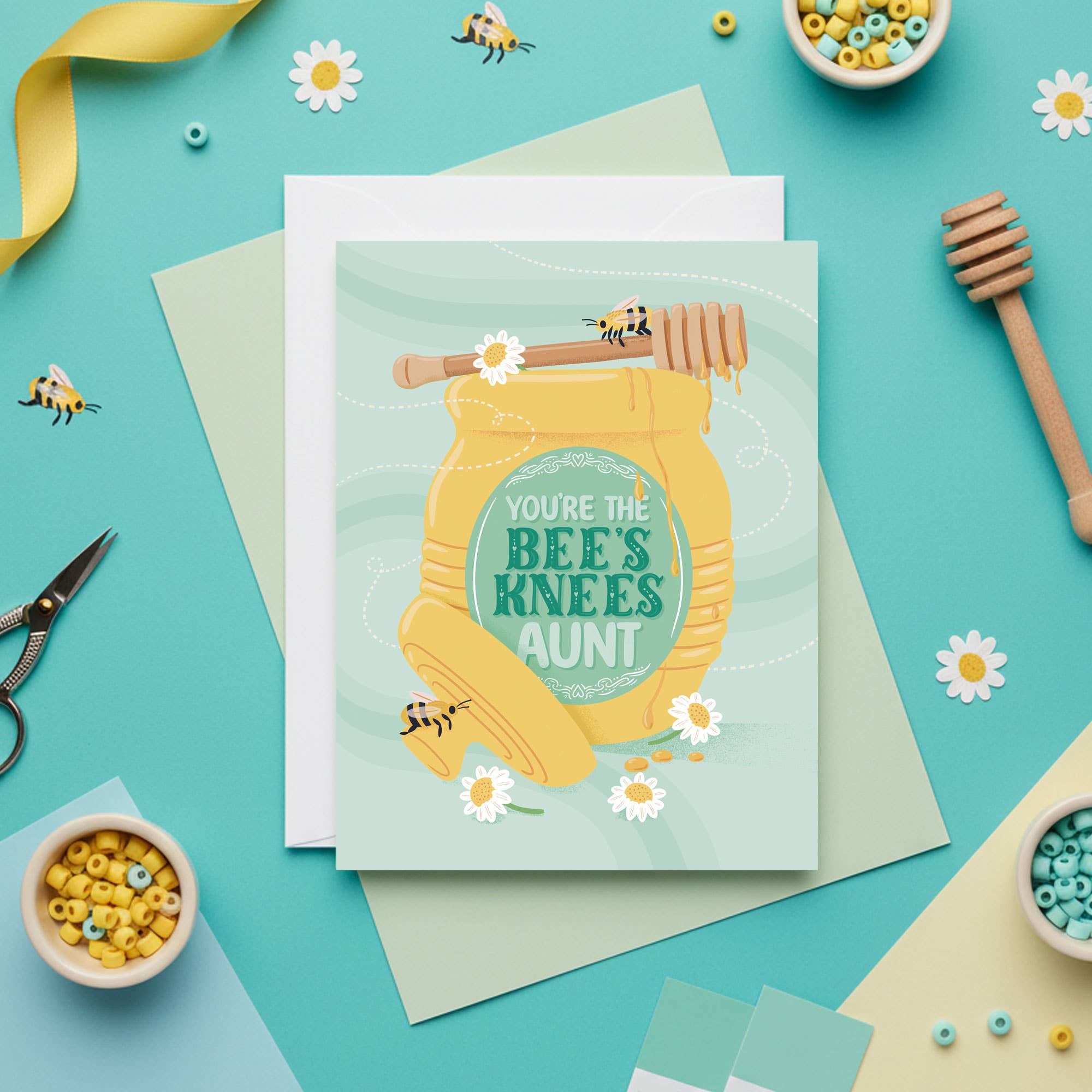 Molly Marie Pea – wholesale Birthday card – Bee’s Knees Aunt Card1