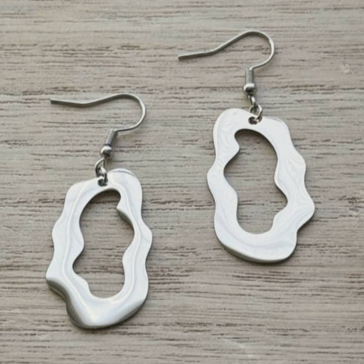 Silberne abstrakte Wellen-Ohrringe für den Großhandel von Monstera Earrings