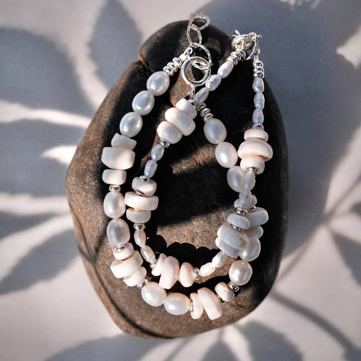 Ke Aloha Jewelry - Wholesale Beaded Bracelet - Silver Puka Shell Pearl Bracelet - Maka6