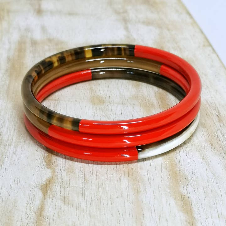 Nayda Diaries – Großhandel Armreif – Roter Hornreifen0