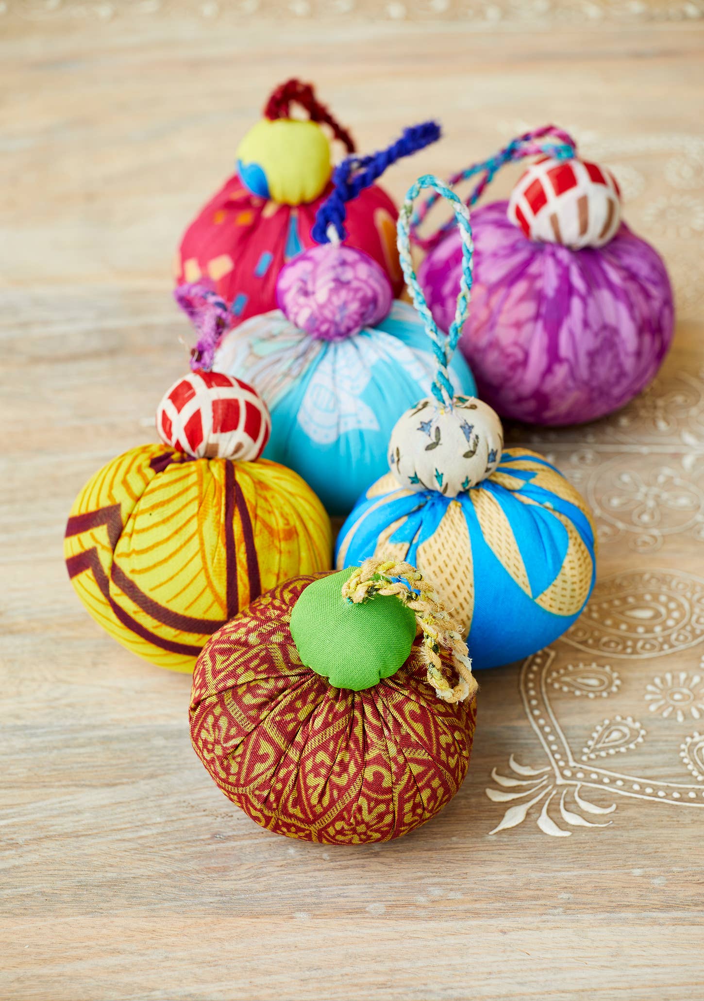 Namaste – wholesale Ornament – Recycled Sari Decoration Double Bauble