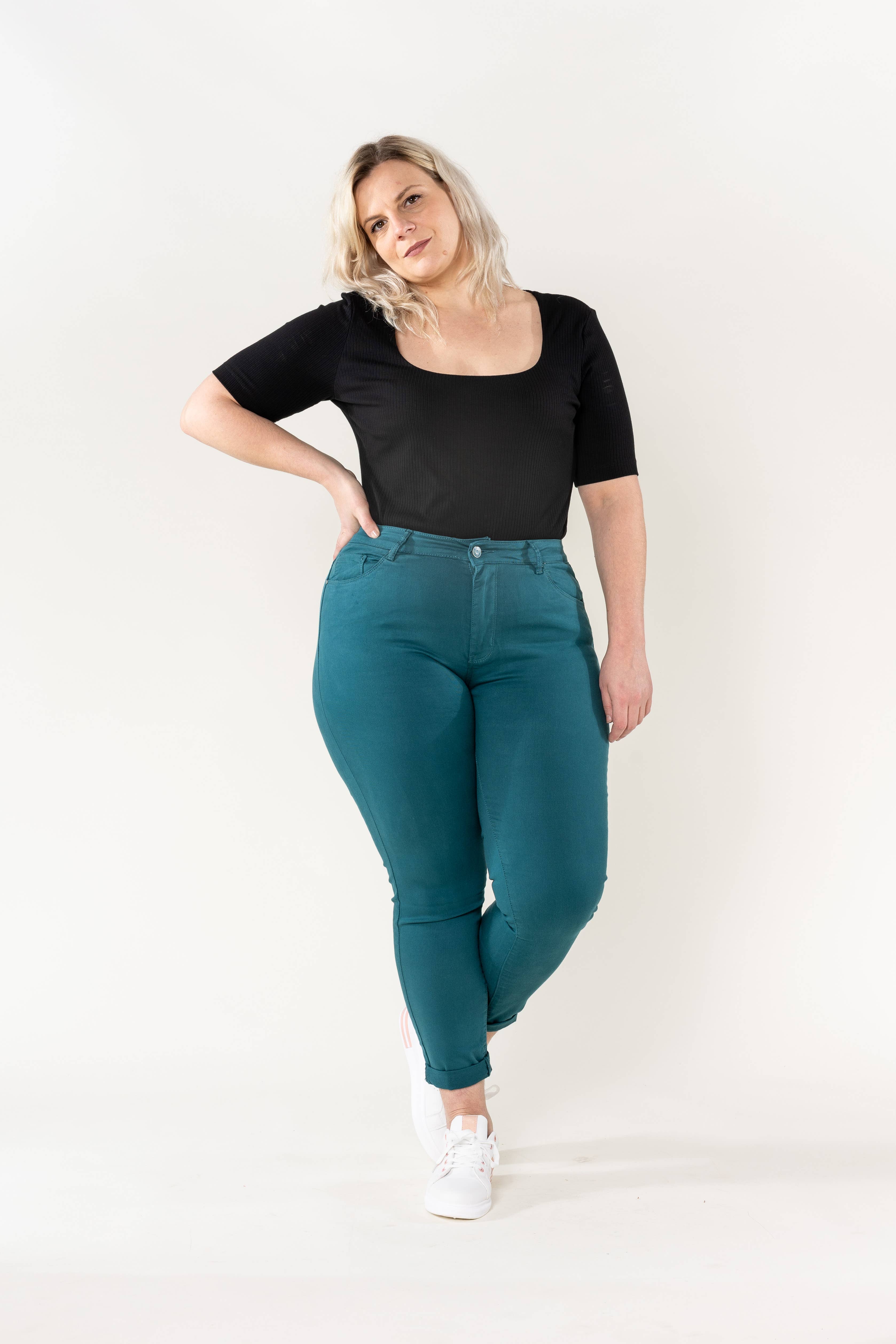 Nina Carter – Calças - Mulher por atacado – Tamanho Plus Curve Plus Tamanho Voltar ao Pescoço P19933