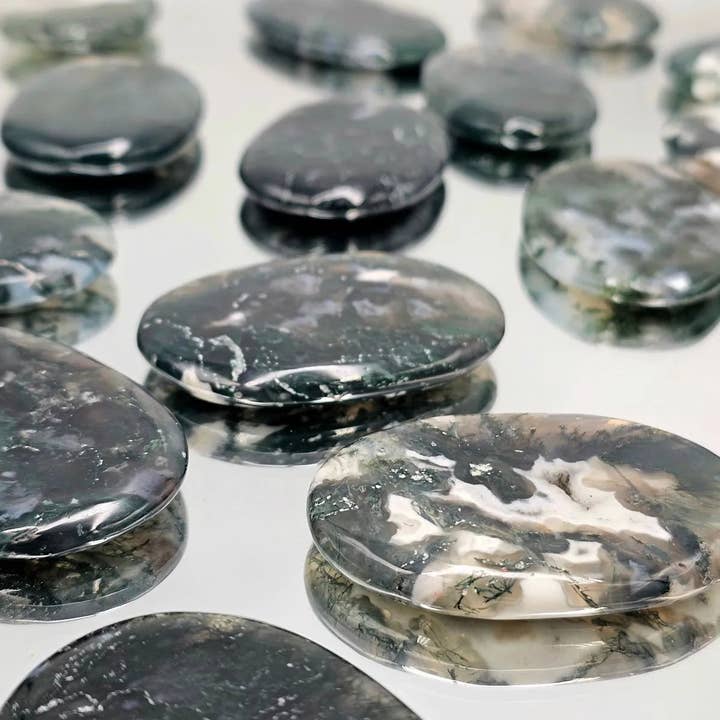 Palmstones en agate mousse verte pour la vente par Distinction Crystals