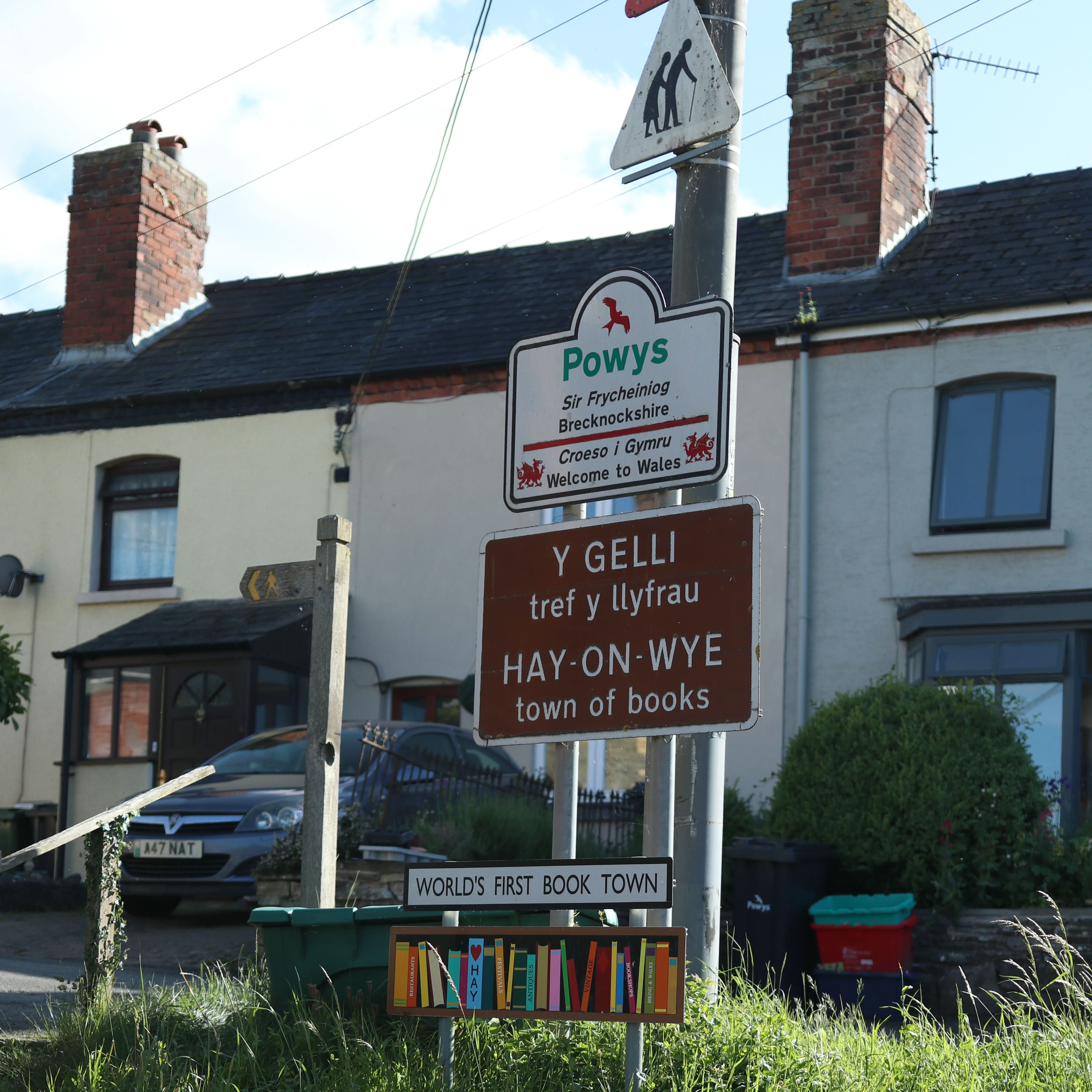 Novel Book Store – wholesale Passport case – Unisex – 'Pride & Prejudice' (Peacock Edition) by Jane Austen 1813 Passport/Notebook Wallet6