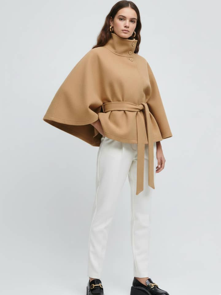 Kvinders Capejakke CARNEGIE COUTURE BYMANYC ® New York for engroshandel hos BYMANYC NEW YORK