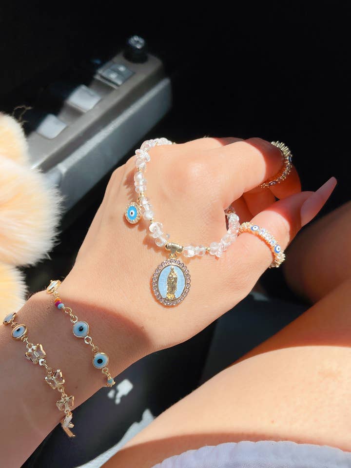 Bracelet en cristal Virgencita ✨ pour la vente par M&P Jewelry