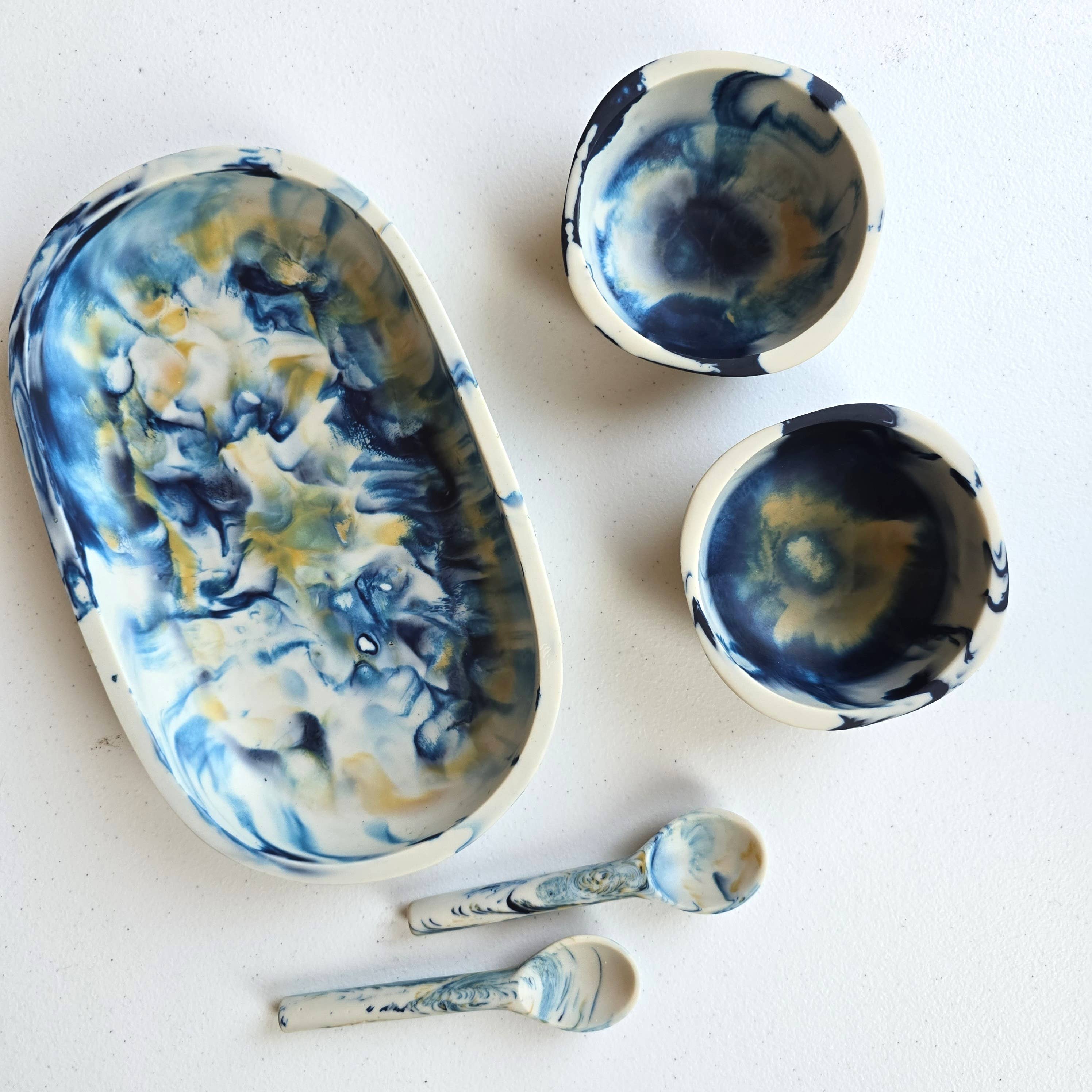 Gibb & Daan – Engroshandel Serveringsbakke – Lille serveringsbakke med 2 skåle og skeer - Håndhældt harpiks28