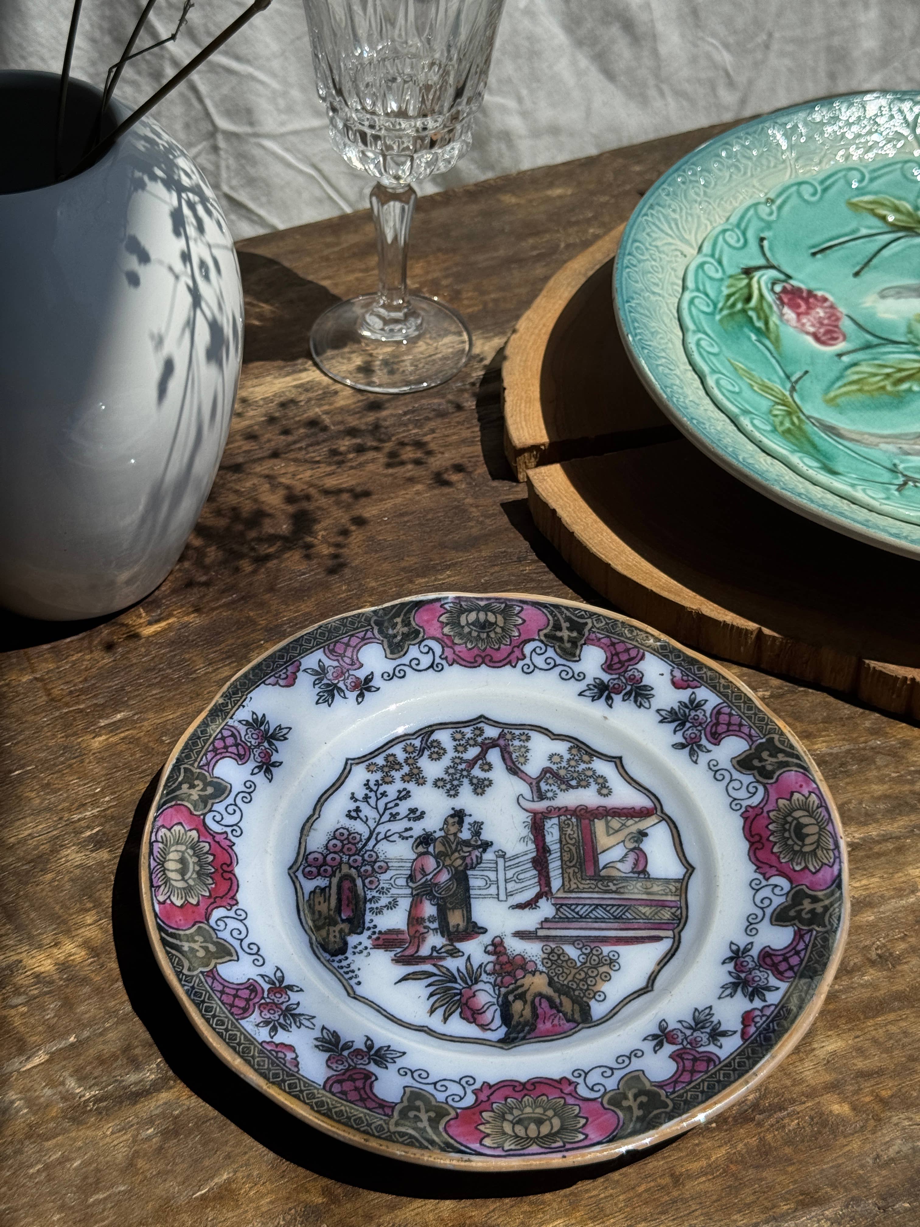 Office Objets - Wholesale Dinner Plate - 1850 Canton plate depicting a garden scene11