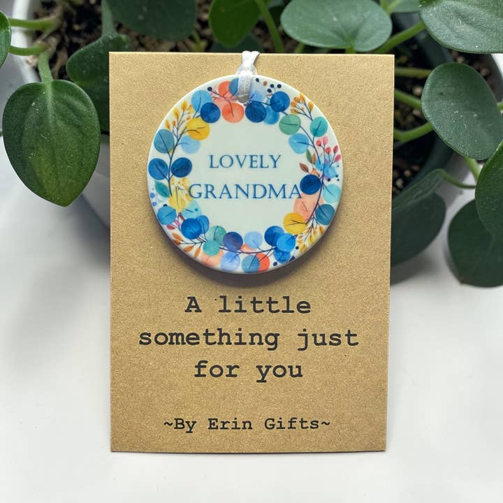 Un pequeño detalle - Querida abuela, recuerdo de cerámica azul para venta al por mayor de By Erin Cards and Gifts Ltd