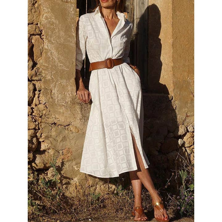 Robe-chemise ample à manches longues avec joint fendu à la taille et à revers pour la vente par Sheer Trend