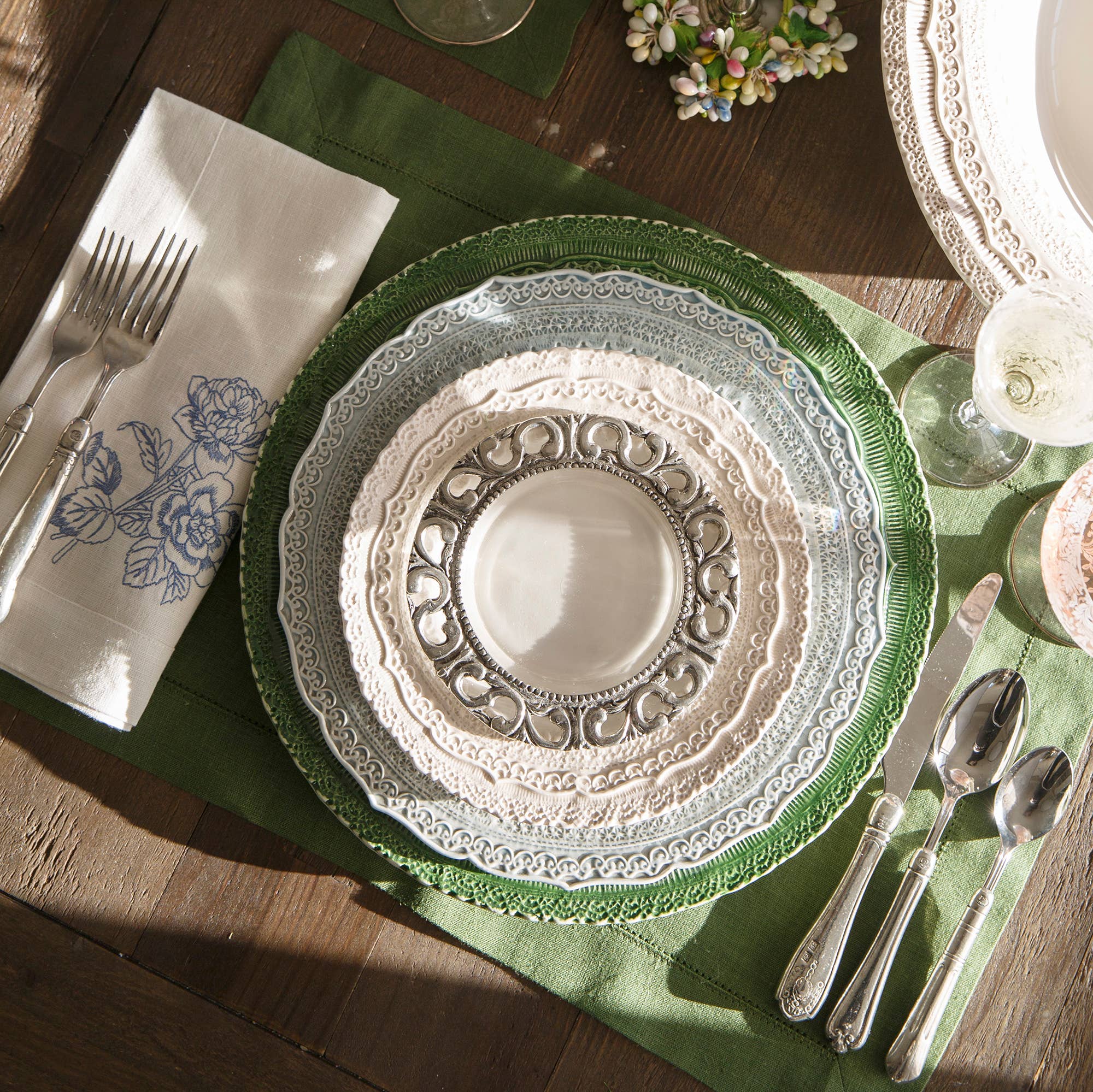 Arte Italica & Crown Linen Designs - Wholesale Sierbord - Finezza groene oplader5