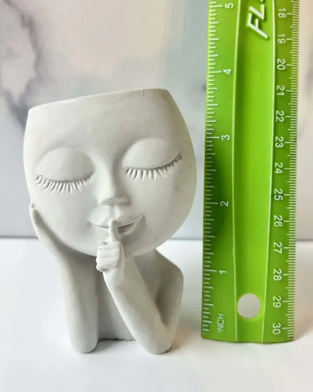 Aroma Sparks - Vente Pot - La fille endormie chuchotant du ciment et du béton5