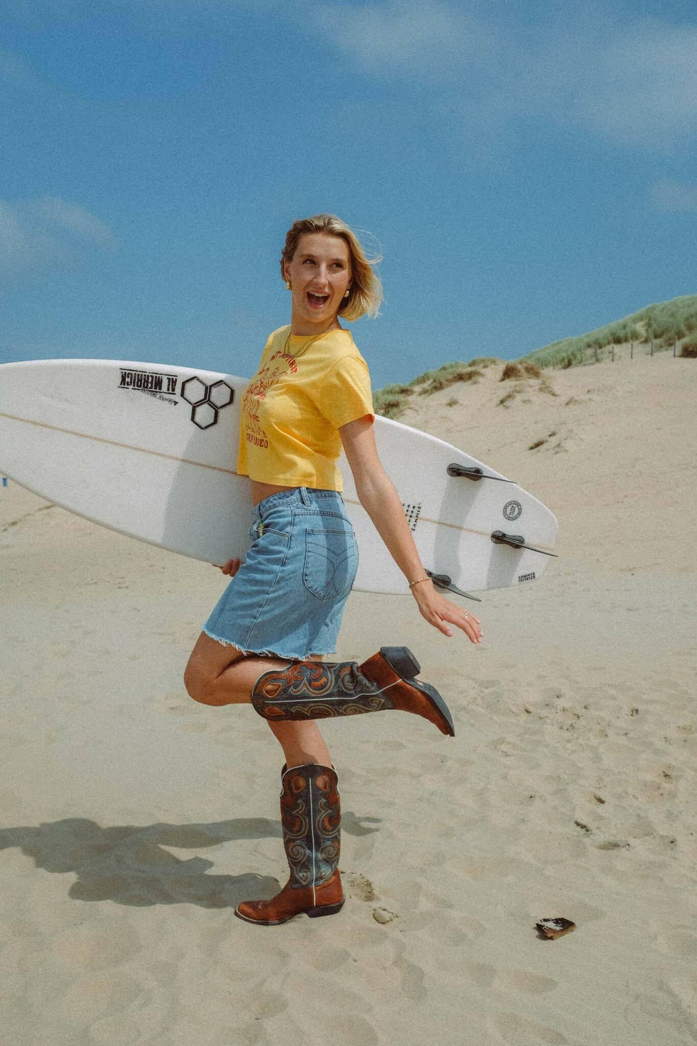 REMOVED BRAND - Vente T-shirt sérigraphié – femme - T-shirt Bébé Surf Rodeo - Jaune3