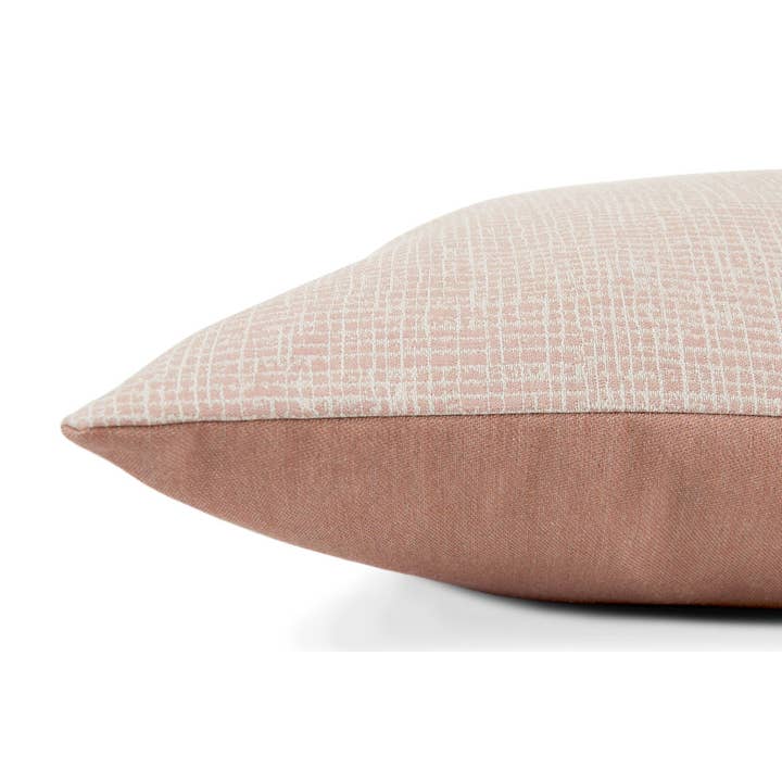 Coussin pour animal de compagnie en forme de ventre de chiot, rose pour la vente par The Houndry