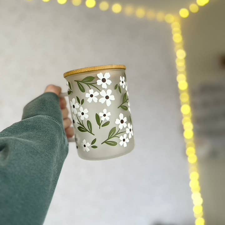 SKS Design Studio - Wholesale Geïsoleerd drinkgerei - Zomer Madeliefjes | UVDTF | 15oz Mok met Handvat, Bamboe Deksel & Rietje1