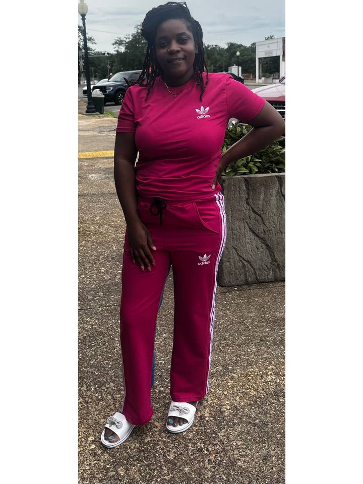 Pink woman's 2-piece pants set for wholesale on Faire2