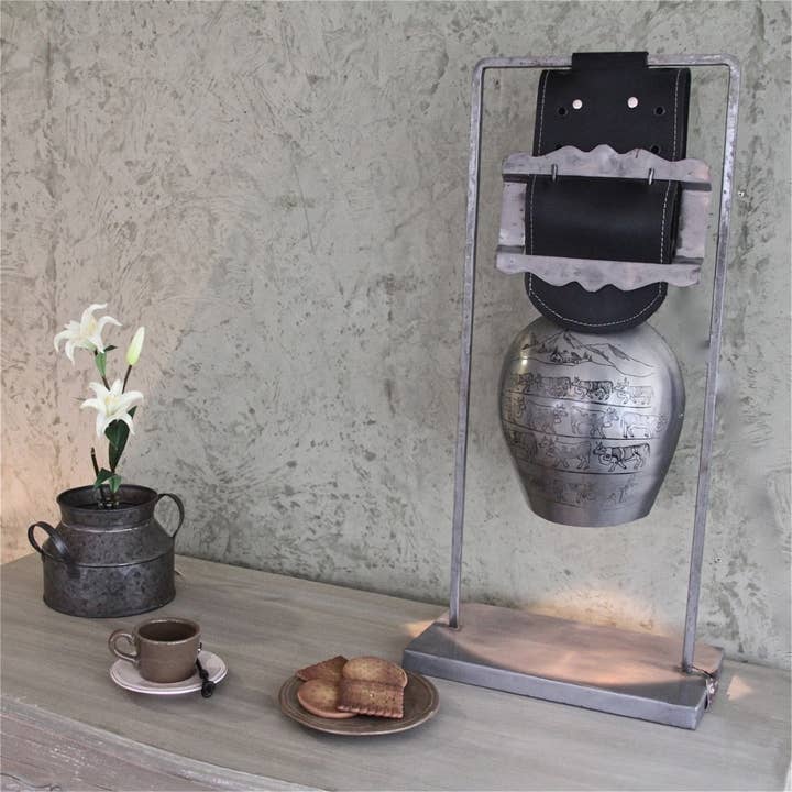 Poya carved bell table lamp for wholesale by LES SCULPTEURS DU LAC