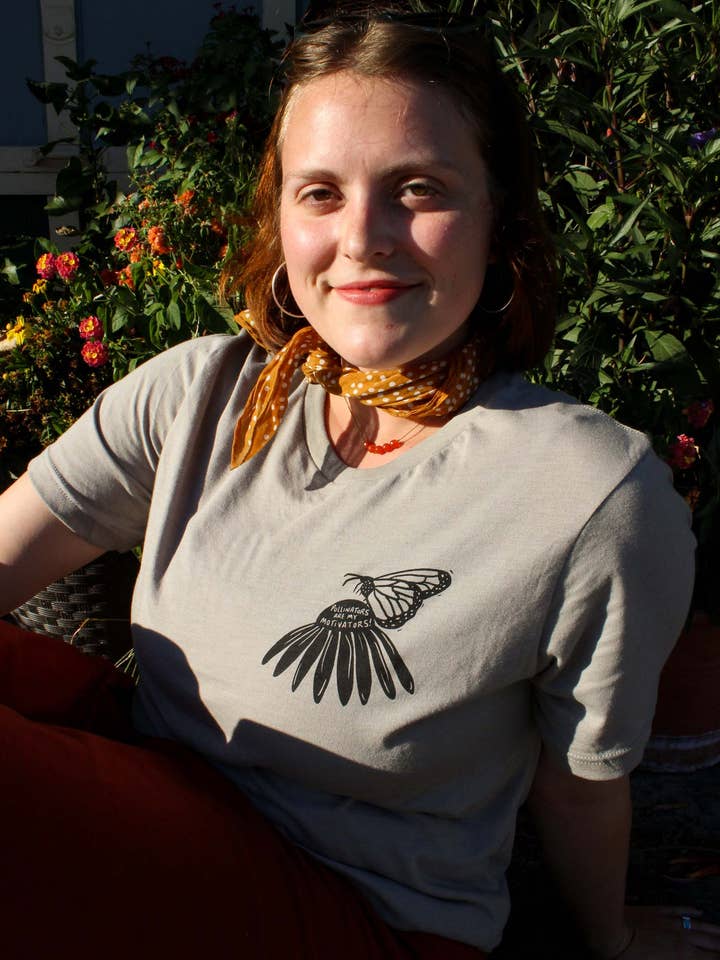 T-shirt Pollinators are My Motivators sur Stone pour la vente par Yonder Studios