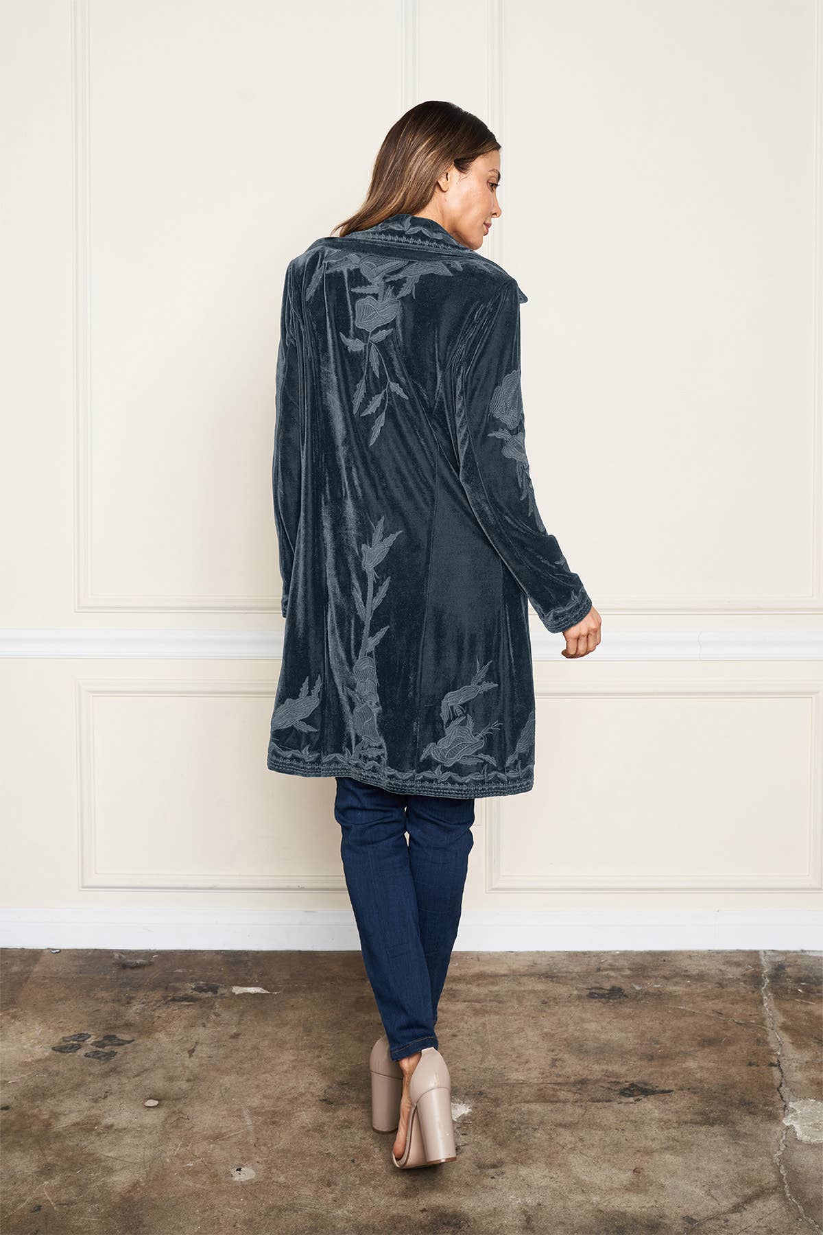 Paparazzi – Engroshandel Jakke - Dame – XY-8176 Stretch fløjl knap tonal broderet jakke1