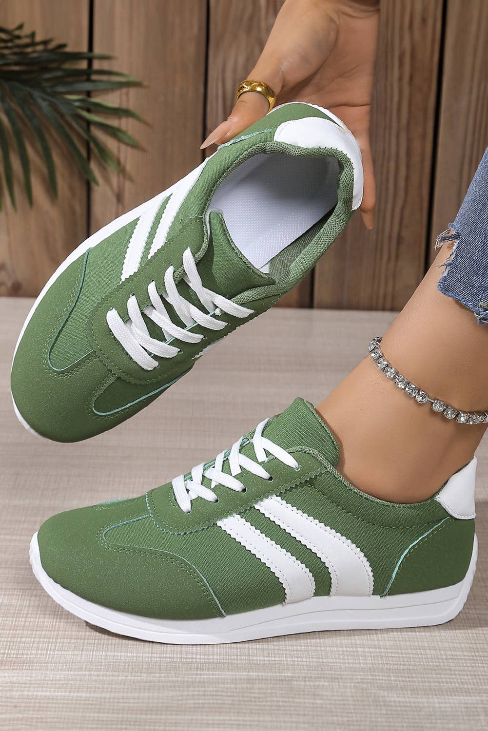 Aapparella - Wholesale Lifestyle Sneakers - Women's - Colorblock Contrast PU Panel Sneakers | US6-108