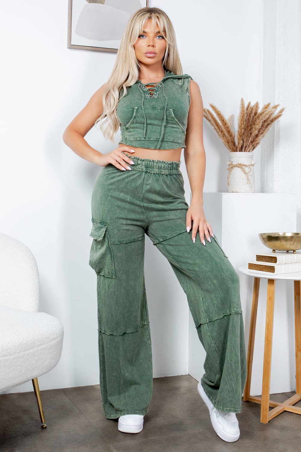 Jour - Vente Ensemble de vêtements d'intérieur – femme - Haut court à capuche délavé aux minéraux et pantalon à poche cargo GD56098