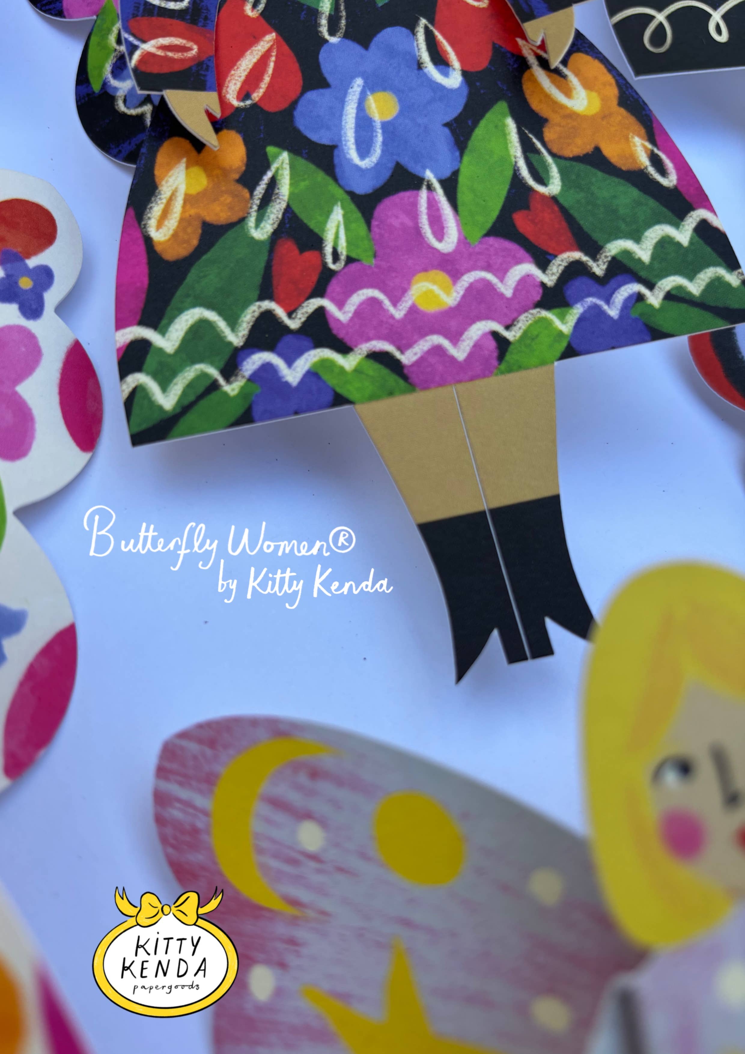 Kitty Kenda Papergoods - Vendita all'ingrosso Biglietti di auguri - Biglietto di auguri Butterfly Woman da posizionare - Midnight Floral1