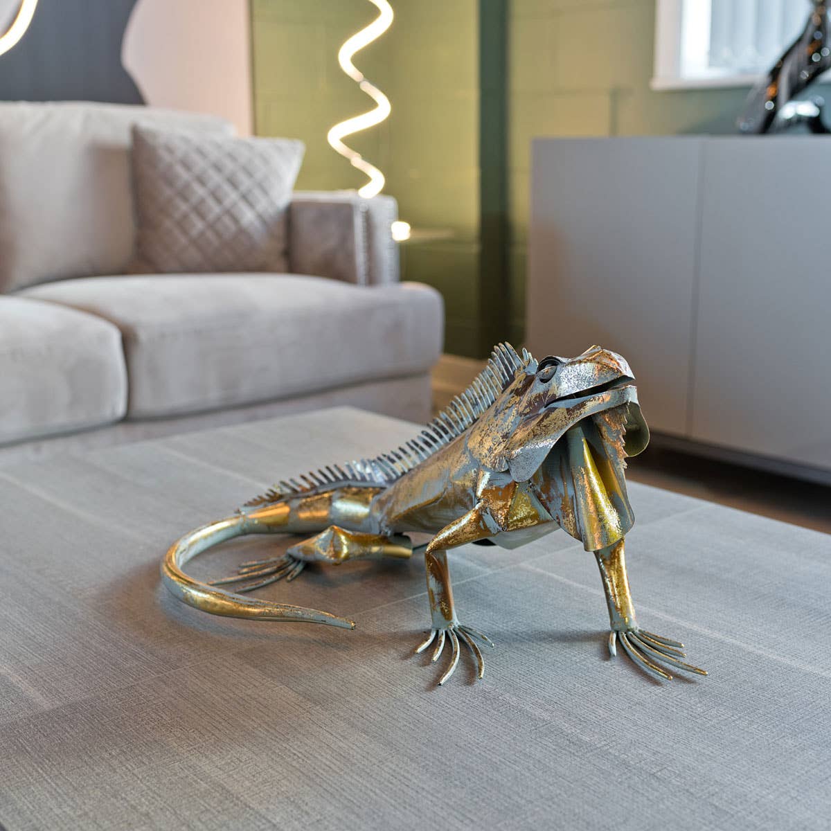 Febland - Wholesale Sculpture - Gold Iron Iguana Sculpture Lifelike Home Decor Ornament1