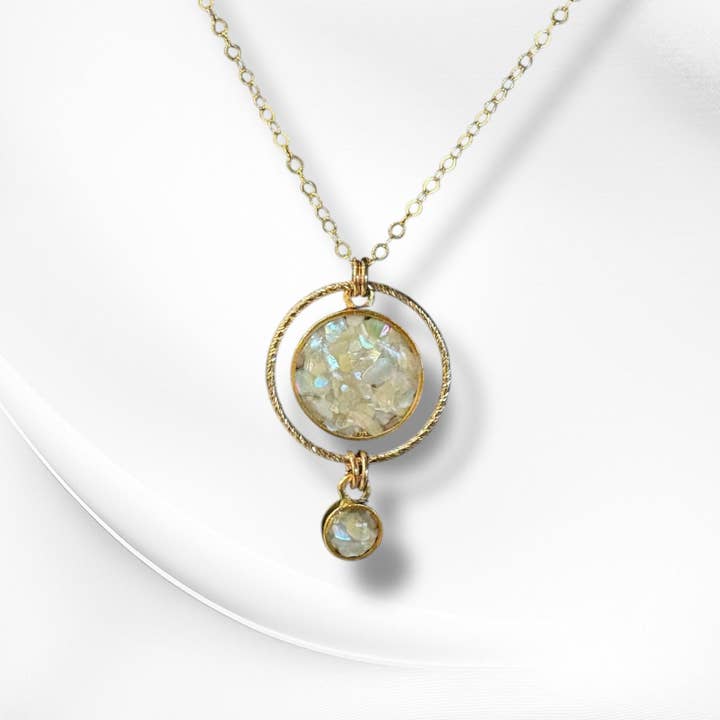 Collana Swing - Madreperla per la vendita all'ingrosso da parte di June & Simple - by Hadas Kol