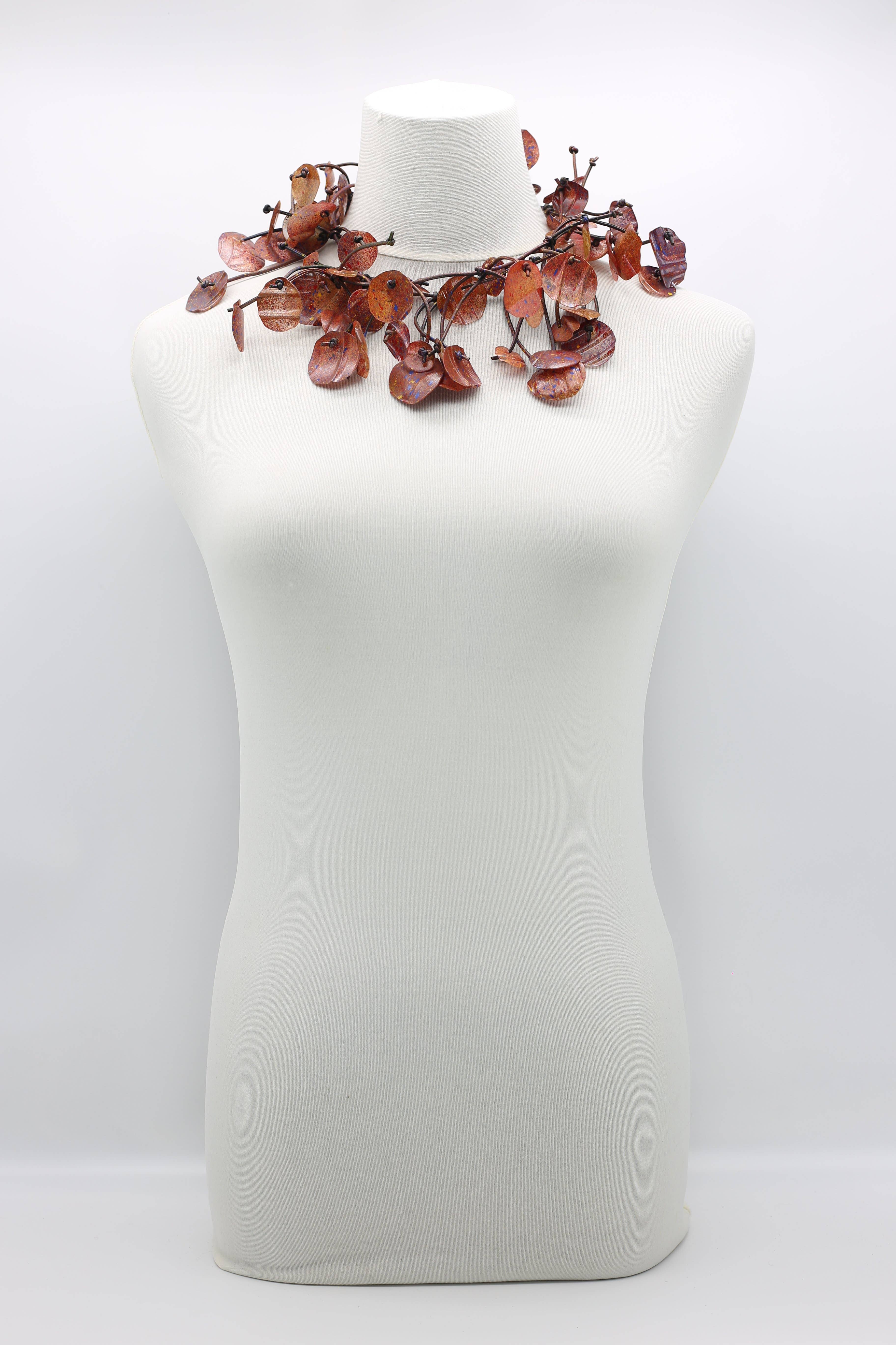 Jianhui London – Großhandel Statement-Halsketten – Halskette mit Seerosenblättern aus recyceltem Kunststoff, lang, handbemalt18