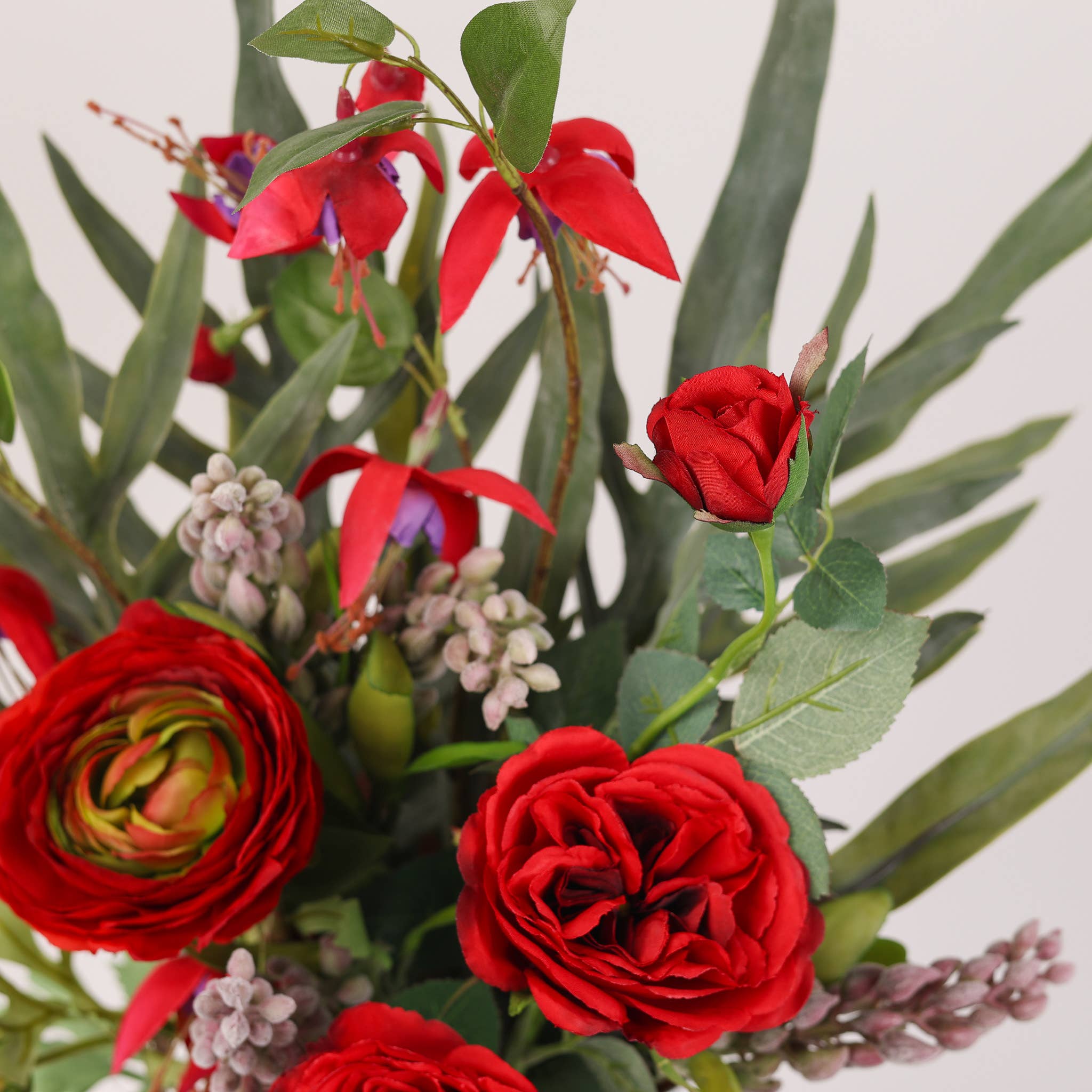 Nodito - Wholesale Artificial Flowers - Winter Red - Garden Rose & Java Fern Bush1