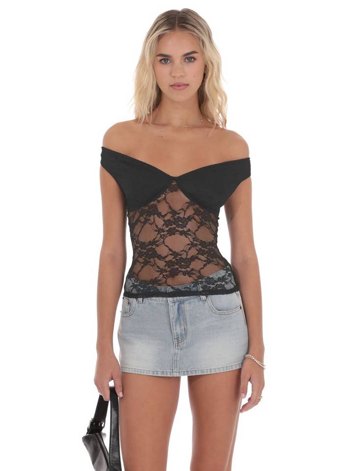 Schulterfreies Spitzentop in Schwarz für den Großhandel von Lucy In The Sky