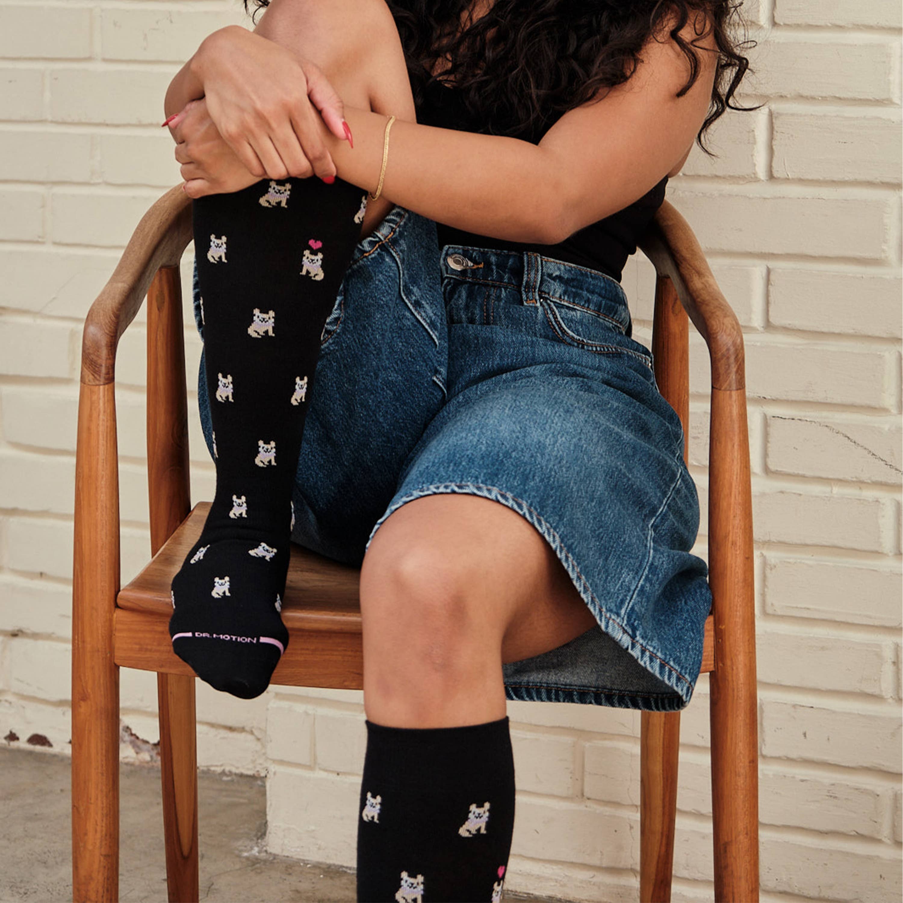 Dr. Motion – Meias - Mulher por atacado – French Bulldog | Meias de Compressão na altura do joelho para mulher2