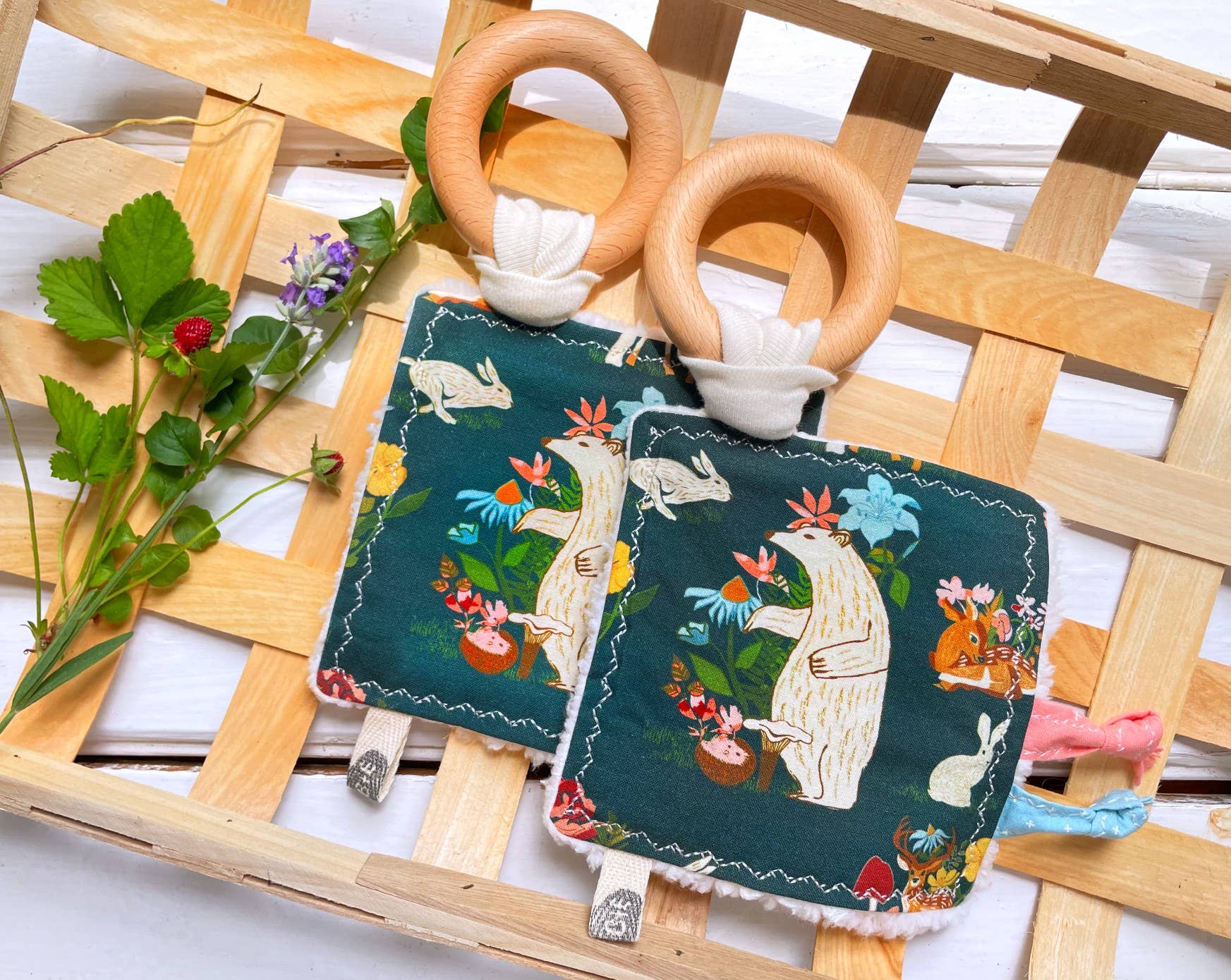 The Bird & Elephant – Engroshandel Knitrende legetøj med mærker - Baby – Woodland Crinkle Tag legetøj med begyndervanskeligheder Ring1