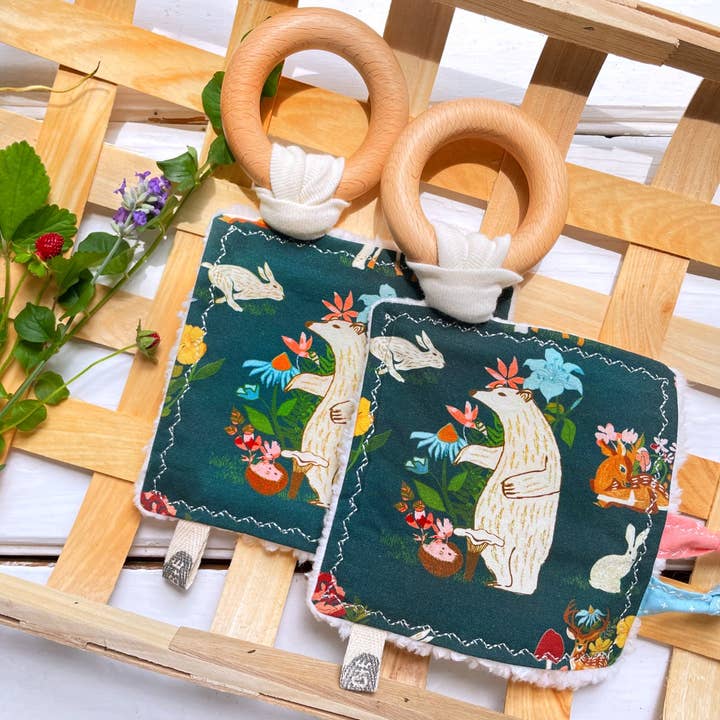 The Bird & Elephant – Engroshandel Knitrende legetøj med mærker - Baby – Woodland Crinkle Tag legetøj med begyndervanskeligheder Ring1