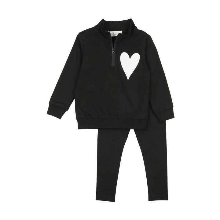 Ensemble pour bébé Black Heart pour la vente par Cuddle and Coo