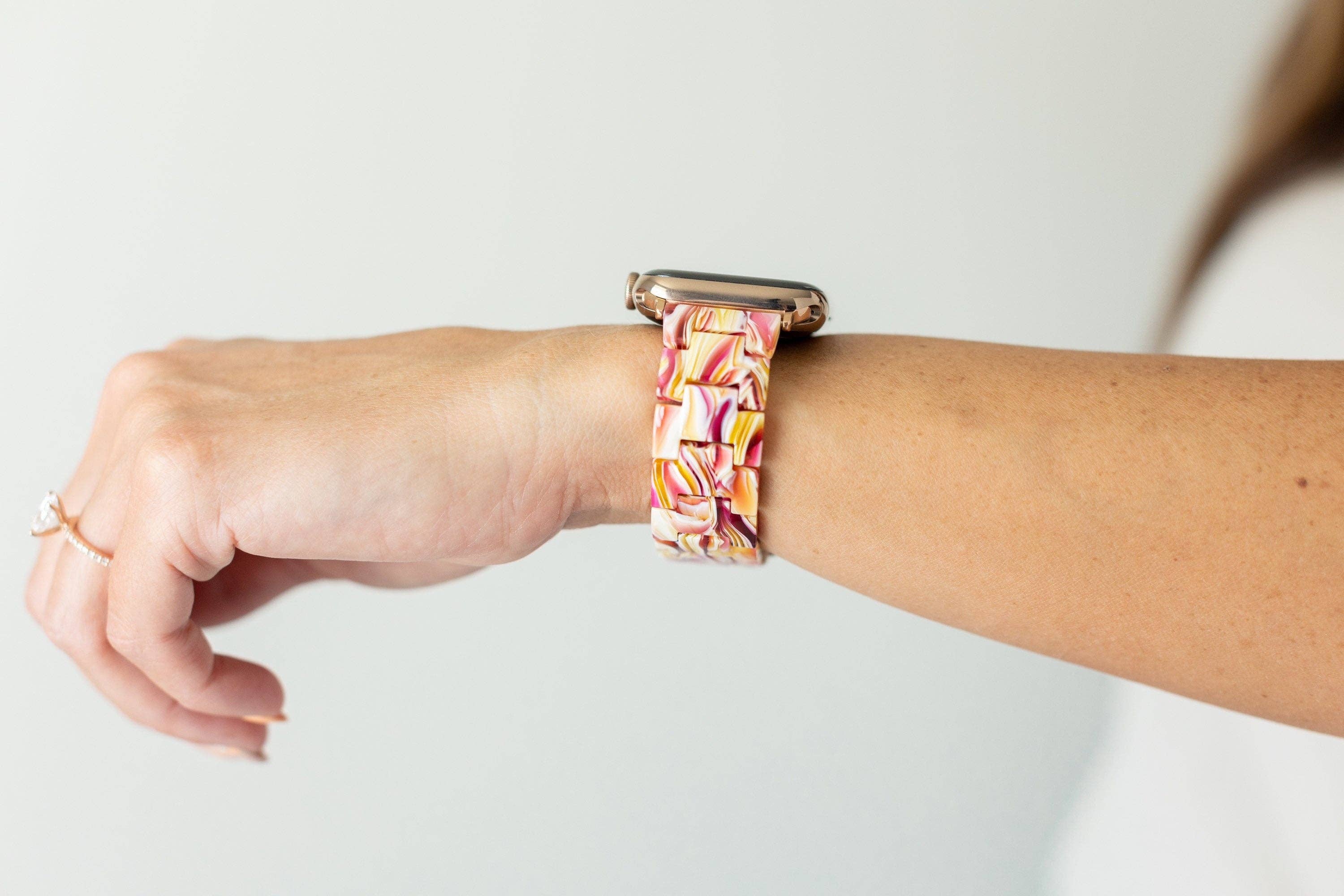 StrawberryAvocados – Großhandel Uhrenarmband – Damen – Amy Apple Watch-Armband aus Acryl, Karamell8