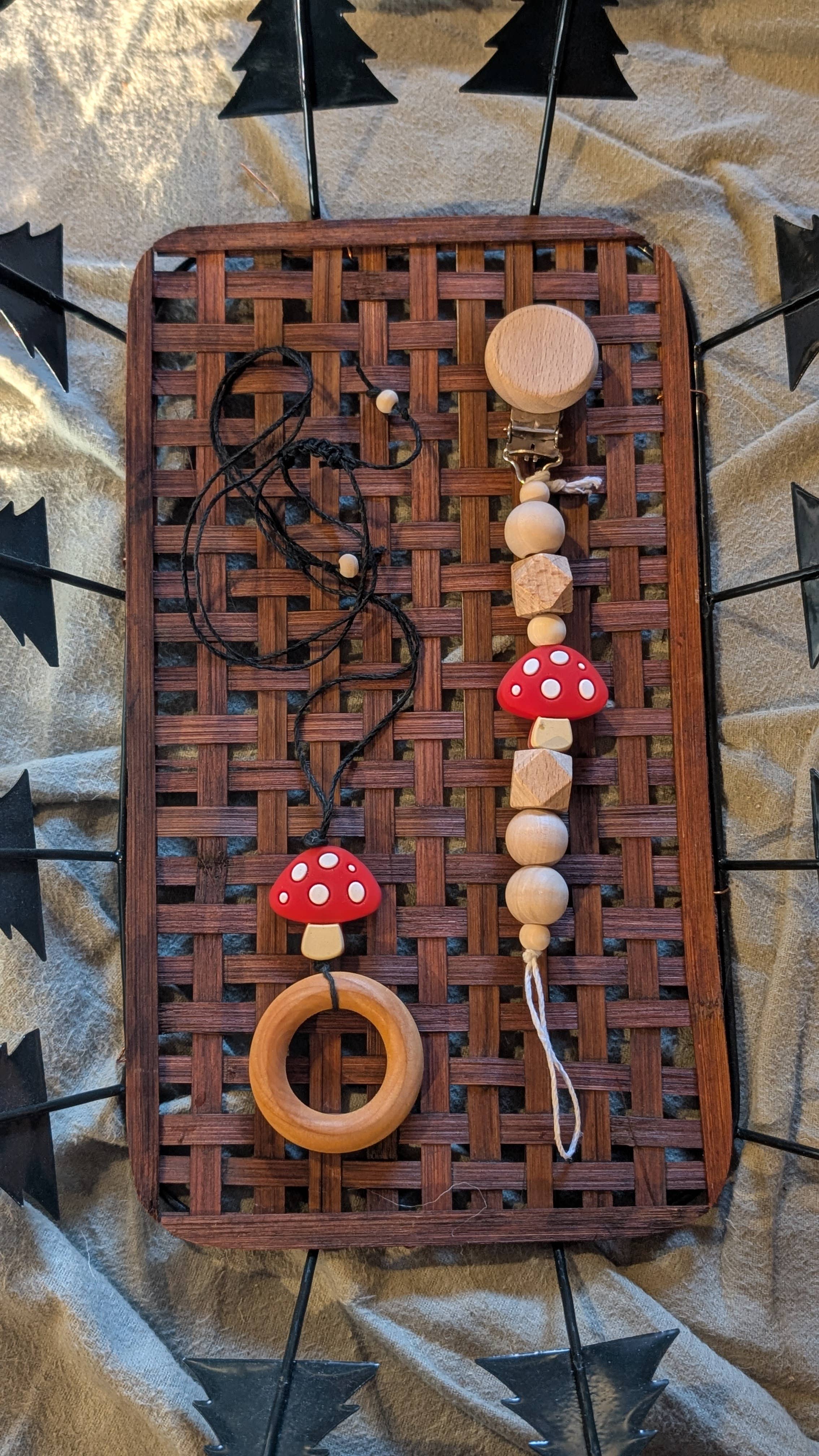 Brombie - Wholesale Jewelry Set - Mama nursing necklace with matching clip for pacifier or toy9