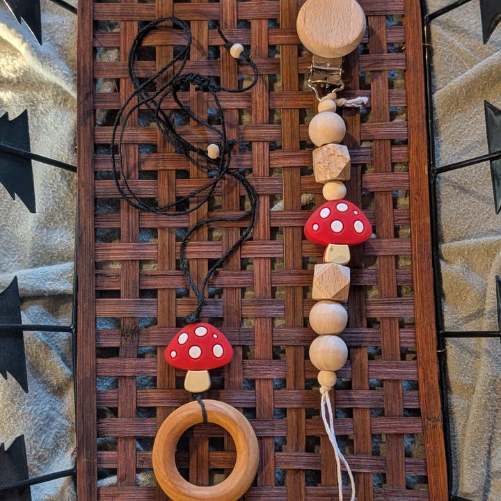 Brombie - Wholesale Jewelry Set - Mama nursing necklace with matching clip for pacifier or toy9