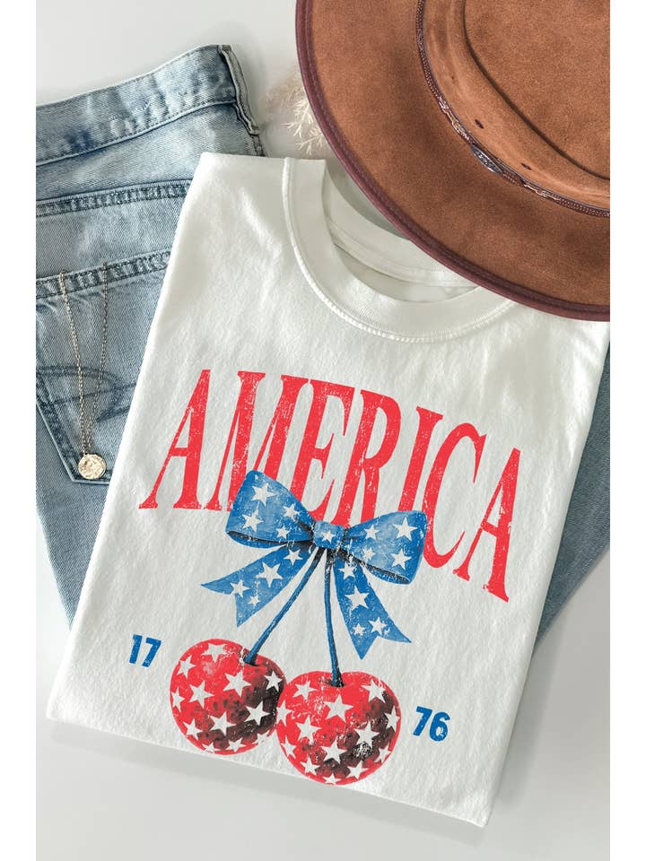 T-shirt à manches courtes avec nœud cerise America pour la vente par BouTeeQue Closet