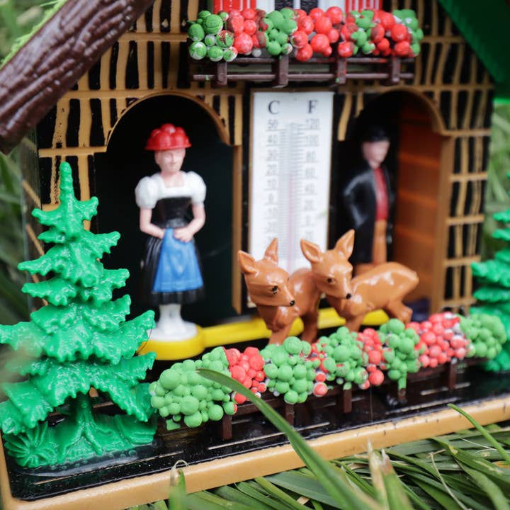 Tribal Trade GmbH - Wholesale Decorative Figurine - Wetterhaus thermometer Schwarzwald 04 grass roof with deer8