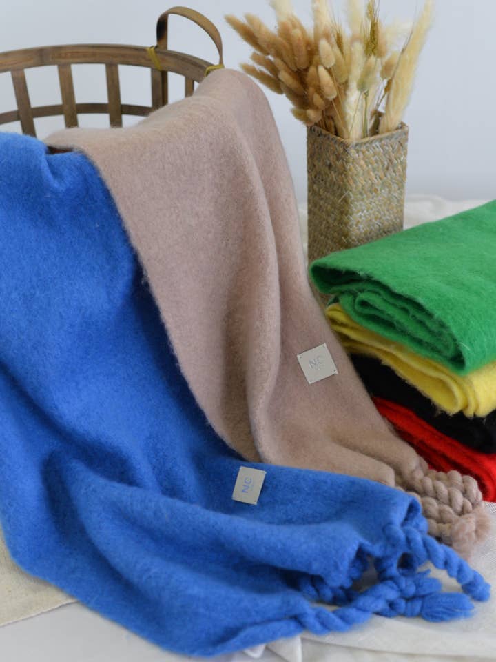 Solid color scarves - Pack of 6 units for wholesale by NOCO