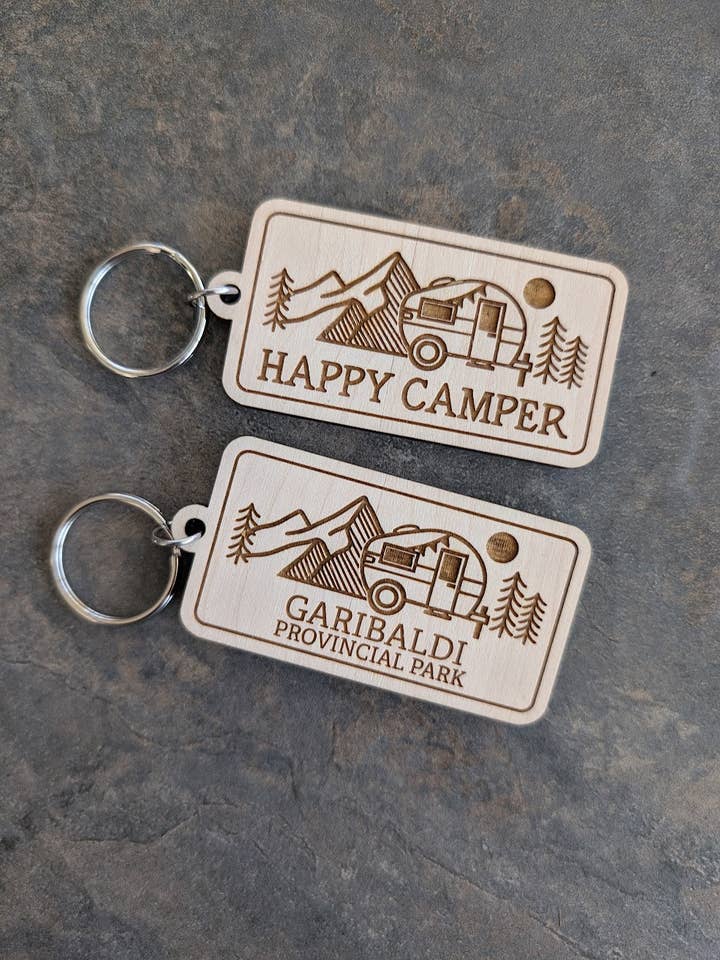 Camping RV Nøglering/Magnet - Bjerge, Personliggjort Træ for engroshandel hos Foxwood Gifts Canada
